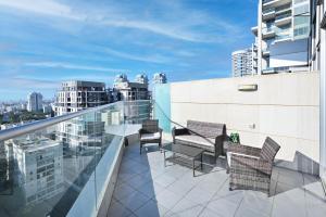 Balkón nebo terasa v ubytování Park Tzameret 3BR Panoramic by HolyGuest