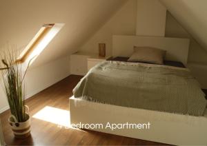 Cozy Apartment in Bedburg-Hau 객실 침대