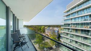 Balkón alebo terasa v ubytovaní Prywatne Apartamenty Sun & Snow w Wave z basenem