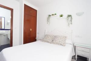 Postel nebo postele na pokoji v ubytování Hostal Restaurante La Giralda