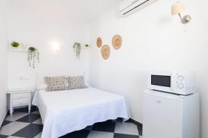 Postel nebo postele na pokoji v ubytování Hostal Restaurante La Giralda