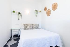 Postel nebo postele na pokoji v ubytování Hostal Restaurante La Giralda