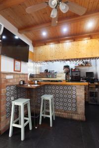 Kuchyň nebo kuchyňský kout v ubytování Hostal Restaurante La Giralda