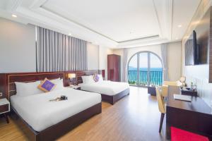 Letto o letti in una camera di Alani Sea View Hotel