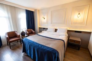 Postel nebo postele na pokoji v ubytování Aktas Hotel