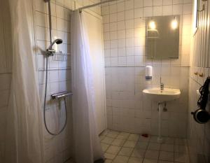 Koupelna v ubytování Eriksmåla Art Residence + 37 fotografií
