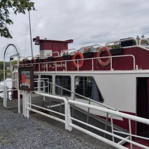 a red and white boat with a roller coaster at Gîte Le Sambre in Thuin