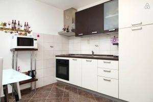 Kuchyňa alebo kuchynka v ubytovaní Apartment STANIĆ - "Home away from home"