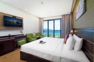 Letto o letti in una camera di Alani Sea View Hotel