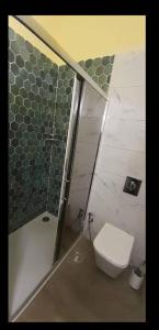 A bathroom at Amethyst