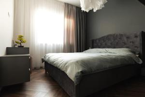 Posteľ alebo postele v izbe v ubytovaní Charm Apartment