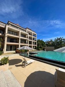 Bazén v ubytování Coralpoint Gardens Suites & Residences nebo v jeho okolí