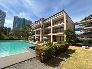 Bazén v ubytování Coralpoint Gardens Suites & Residences nebo v jeho okolí