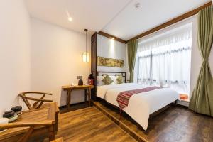 מיטה או מיטות בחדר ב-Bo Meng Ju Zhangjiajie