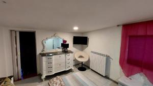 a bedroom with a white dresser and a mirror at Il Mirto E La Rosa in Arenella