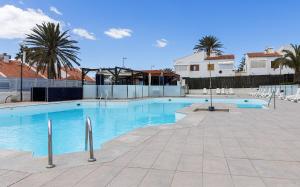 Бассейн в Smartr Maspalomas Corinto или поблизости