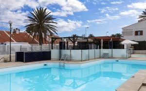 Бассейн в Smartr Maspalomas Corinto или поблизости