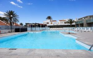 Бассейн в Smartr Maspalomas Corinto или поблизости