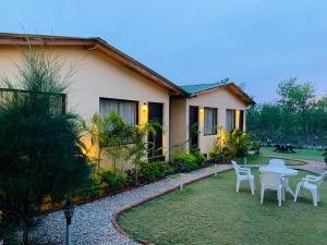 Gallery image of The Jungle Hideout - A Unit of Shivaneel Hospitality in Rāmnagar +13 photos