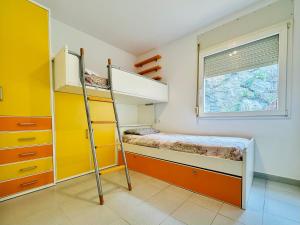 Posteľ alebo postele v izbe v ubytovaní ROC MAR 3 3D - Apartamento cerca del centro y de la playa - terraza con vistas al mar y al puerto