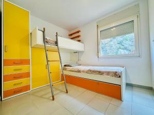 Posteľ alebo postele v izbe v ubytovaní ROC MAR 3 3D - Apartamento cerca del centro y de la playa - terraza con vistas al mar y al puerto