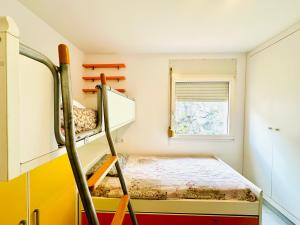 Posteľ alebo postele v izbe v ubytovaní ROC MAR 3 3D - Apartamento cerca del centro y de la playa - terraza con vistas al mar y al puerto