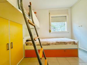 Posteľ alebo postele v izbe v ubytovaní ROC MAR 3 3D - Apartamento cerca del centro y de la playa - terraza con vistas al mar y al puerto