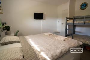 Łóżko lub łóżka w pokoju w obiekcie T2 climatisé avec WIFI et piscine