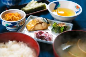 a table topped with plates of food and bowls of rice at ホテルパブリック21 in Usa +14 photos
