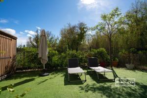 Ogród w obiekcie T2 climatisé avec WIFI et piscine