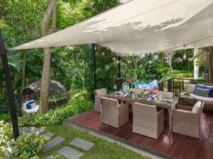Pullman Ciawi Vimala Hills Resort外面的花园