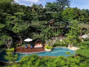 Pullman Ciawi Vimala Hills Resort外面的花园
