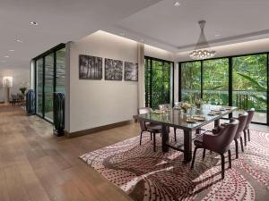 Pullman Ciawi Vimala Hills Resort的休息区