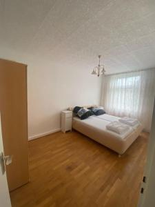 a bedroom with a large bed in a room at Düsseldorf Flingern in Düsseldorf