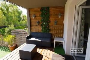 Balkon lub taras w obiekcie T2 climatisé avec WIFI et piscine