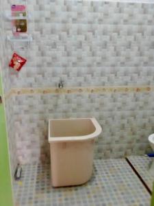 Phòng tắm tại Buhit Guest House Samosir