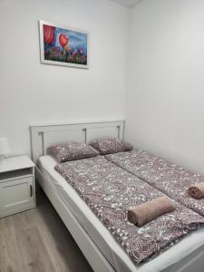 Postel nebo postele na pokoji v ubytování Éva Apartmanház
