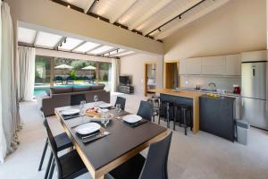 Η κουζίνα ή μικρή κουζίνα στο Villa Masticha Sweet by Villa Plus