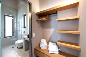 Ένα μπάνιο στο Villa Masticha Sweet by Villa Plus +10 φωτογραφίες