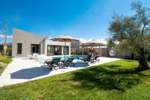 Κήπος έξω από το Villa Masticha Sweet by Villa Plus