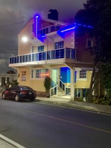 a building with a car parked in front of it at Hotel Vista Sur in Los Patos