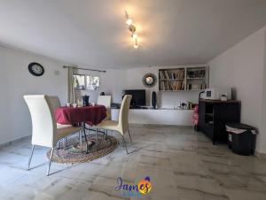 Kép Traditional 3 bedroom Villa with Pool CQ22 szállásáról Ciudad Quesadában a galériában