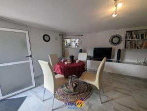 Kép Traditional 3 bedroom Villa with Pool CQ22 szállásáról Ciudad Quesadában a galériában