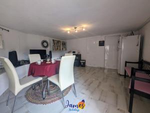 Kép Traditional 3 bedroom Villa with Pool CQ22 szállásáról Ciudad Quesadában a galériában