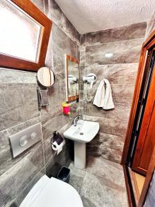 a bathroom with a sink and a toilet at Pera Pansiyon in Bursa