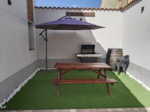 a patio with a picnic table and an umbrella at Casa galana 