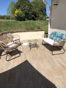 Patio nebo venkovní prostory v ubytování Gîte atypique La Bastilac