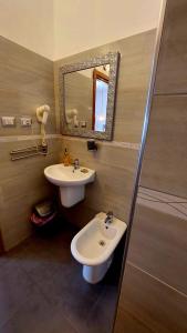 a bathroom with a sink and a mirror at Il Mirto E La Rosa in Arenella