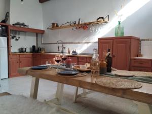 O bucătărie sau chicinetă la Maison spacieuse et calme, idéal famille