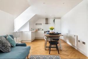 Una cocina o zona de cocina en Stargazing Filby, Norfolk Guest House